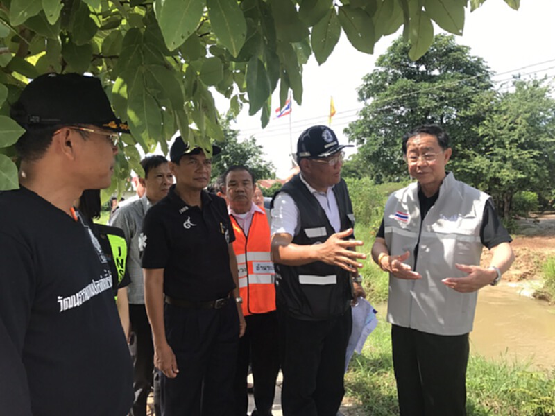 อาคมลงพ.ท.อำนาจเจริญตรวจผลกระทบน้ำท่วมสั่งเร่งรัดหนุนงบแก้ไขการระบายน้ำ อาคมลงพ.ท.อำนาจเจริญตรวจผลกระทบน้ำท่วมสั่งเร่งรัดหนุนงบแก้ไขการระบายน้ำ