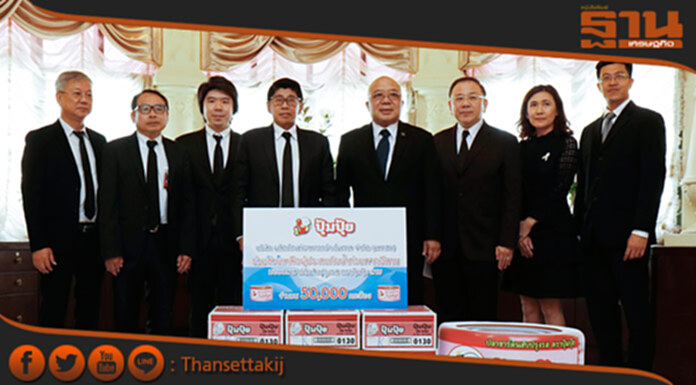 รองนายกรัฐมนตรี รับมอบผลิตภัณฑ์จากปุ้มปุ้ยเพื่อช่วยเหลือผู้ประสบอุทกภัย รองนายกรัฐมนตรี รับมอบผลิตภัณฑ์จากปุ้มปุ้ยเพื่อช่วยเหลือผู้ประสบอุทกภัย