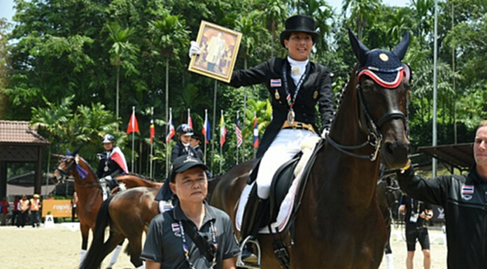 ทรงพระปรีชาสามารถ ‘พระองค์หญิง’ ทรงนำทัพขี่ม้าไทย คว้าเหรียญเงินซีเกมส์ (มีคลิป) ทรงพระปรีชาสามารถ ‘พระองค์หญิง’ ทรงนำทัพขี่ม้าไทย คว้าเหรียญเงินซีเกมส์ (มีคลิป)
