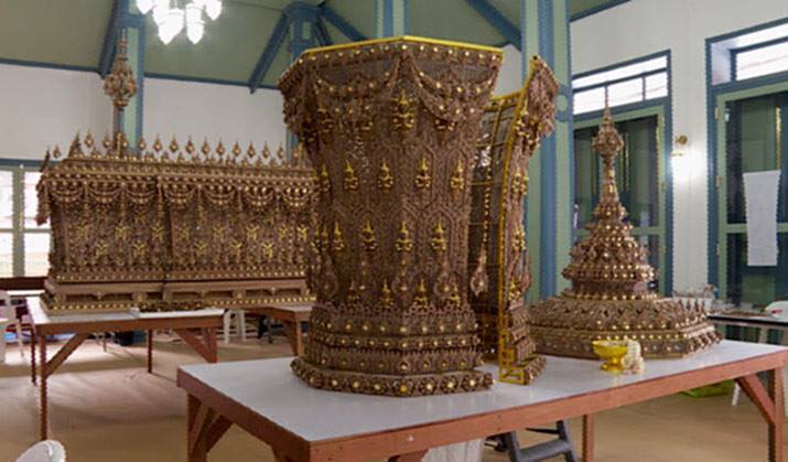 สำนักช่างสิบหมู่ จัดสร้าง 'พระโกศจันทน์' ในพระราชพิธีถวายพระเพลิงพระบรมศพ 'ร.๙' เสร็จสมบูรณ์แล้ว สำนักช่างสิบหมู่ จัดสร้าง 'พระโกศจันทน์' ในพระราชพิธีถวายพระเพลิงพระบรมศพ 'ร.๙' เสร็จสมบูรณ์แล้ว