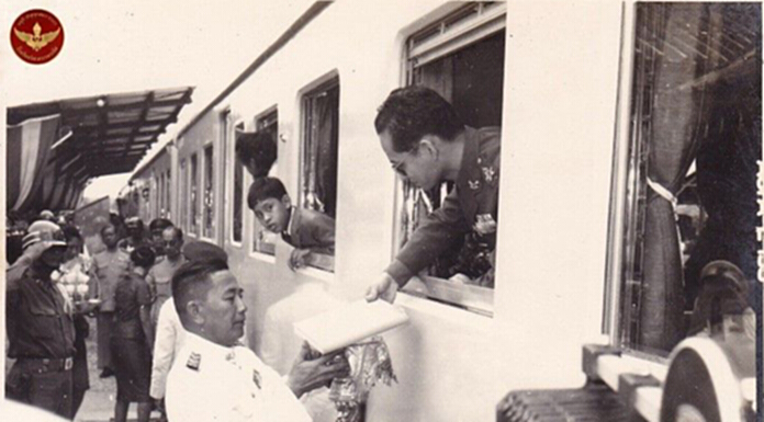 การรถไฟฯ แพร่ภาพชุด ครบ 54 ปี ‘ร.๙’ เสด็จฯ เยี่ยมราษฎร จ.กาญจนบุรี การรถไฟฯ แพร่ภาพชุด ครบ 54 ปี ‘ร.๙’ เสด็จฯ เยี่ยมราษฎร จ.กาญจนบุรี