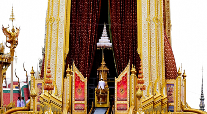 อัญเชิญพระบรมโกศขึ้นประดิษฐาน บนพระจิตกาธาน ณ พระเมรุมาศ อัญเชิญพระบรมโกศขึ้นประดิษฐาน บนพระจิตกาธาน ณ พระเมรุมาศ