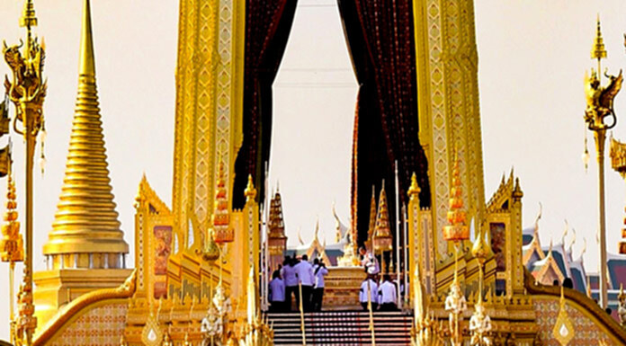 สมเด็จพระเจ้าอยู่หัว เสด็จฯพระที่นั่งทรงธรรม ทรงเก็บพระบรมอัฐิ ร.๙ สมเด็จพระเจ้าอยู่หัว เสด็จฯพระที่นั่งทรงธรรม ทรงเก็บพระบรมอัฐิ ร.๙