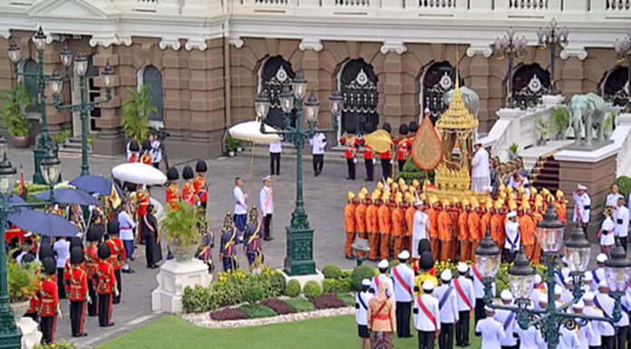 “ร.๑๐ - พระเทพฯ” เสด็จฯ ยาตราริ้วขบวนที่ 5 อัญเชิญพระบรมอัฐิ ขึ้นประดิษฐาน ณ พระวิมาน พระที่นั่งจักรีมหาปราสาท “ร.๑๐ - พระเทพฯ” เสด็จฯ ยาตราริ้วขบวนที่ 5 อัญเชิญพระบรมอัฐิ ขึ้นประดิษฐาน ณ พระวิมาน พระที่นั่งจักรีมหาปราสาท