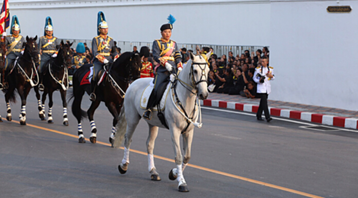 พระองค์เจ้าสิริวัณณวรีนารีรัตน์ ทรงม้านำขบวนพระบรมราชอิสริยยศที่ 6 อัญเชิญพระบรมราชสรีรางคาร พระองค์เจ้าสิริวัณณวรีนารีรัตน์ ทรงม้านำขบวนพระบรมราชอิสริยยศที่ 6 อัญเชิญพระบรมราชสรีรางคาร