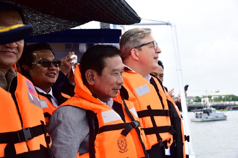 รื้อทิ้ง9ลำโชว์อียู"บิ๊กฉัตร"ย้ำประมงไทยเข้าระบบสมบูรณ์แบบ รื้อทิ้ง9ลำโชว์อียู"บิ๊กฉัตร"ย้ำประมงไทยเข้าระบบสมบูรณ์แบบ