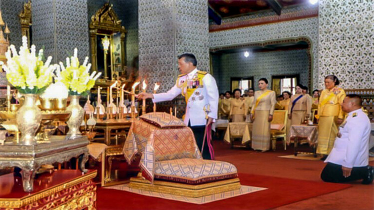 ร.10 เสด็จฯ พระราชพิธีบำเพ็ญพระราชกุศลเนื่องในวันคล้ายวันสวรรคต ร.9 ร.10 เสด็จฯ พระราชพิธีบำเพ็ญพระราชกุศลเนื่องในวันคล้ายวันสวรรคต ร.9