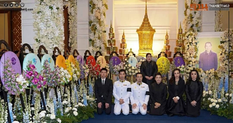บรรยากาศพิธีสวดพระอภิธรรมศพ "วิชัย ศรีวัฒนประภา" คืนที่ 6 บรรยากาศพิธีสวดพระอภิธรรมศพ "วิชัย ศรีวัฒนประภา" คืนที่ 6