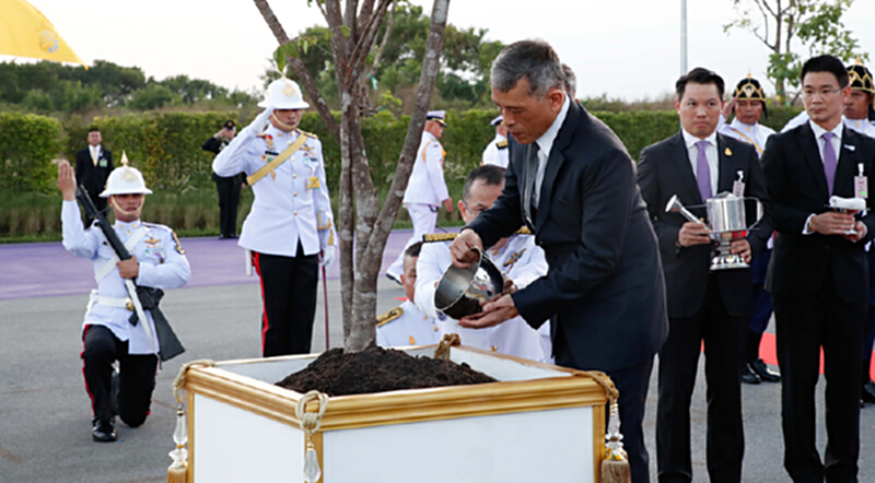 สมเด็จพระเจ้าอยู่หัว เสด็จพระราชดำเนิน ทรงเปิดสนามลู่ปั่นจักรยานเจริญสุขมงคลจิต สมเด็จพระเจ้าอยู่หัว เสด็จพระราชดำเนิน ทรงเปิดสนามลู่ปั่นจักรยานเจริญสุขมงคลจิต