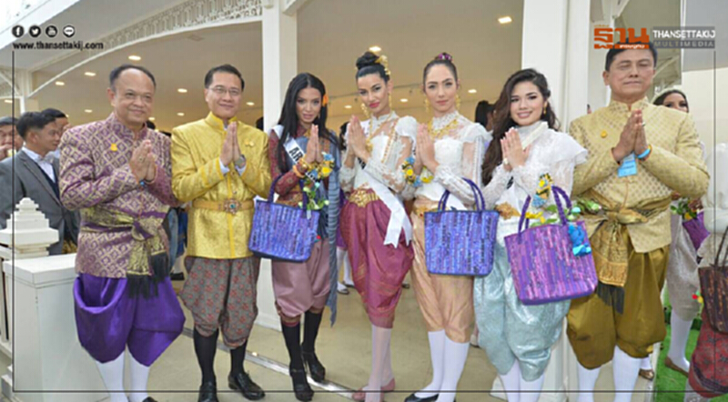 "งามสง่า" มิสยูนิเวิร์ส 2018 สวมชุดไทย เที่ยวชมงาน อุ่นไอรักฯ "งามสง่า" มิสยูนิเวิร์ส 2018 สวมชุดไทย เที่ยวชมงาน อุ่นไอรักฯ