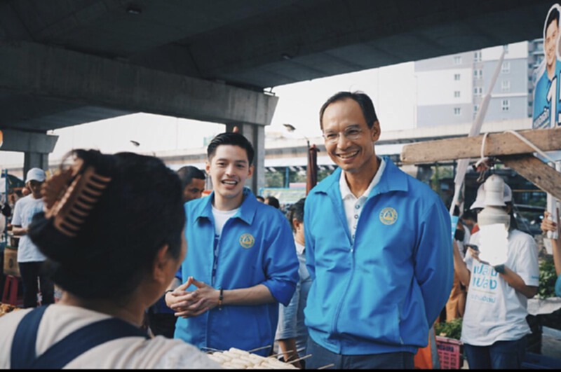 “กรณ์-หมอเอ้ก”ลุยขอคะแนนชาวบางซื่อ-ดุสิต “กรณ์-หมอเอ้ก”ลุยขอคะแนนชาวบางซื่อ-ดุสิต