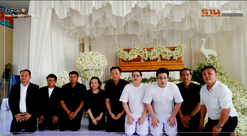 "ชาติไทยพัฒนา" เศร้า ผู้สมัครร้อยเอ็ด 7 เขต ร่วมรดน้ำศพ "ทนายขาว" "ชาติไทยพัฒนา" เศร้า ผู้สมัครร้อยเอ็ด 7 เขต ร่วมรดน้ำศพ "ทนายขาว"
