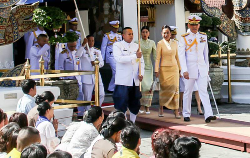 สมเด็จพระเจ้าอยู่หัว ทรงบำเพ็ญพระราชกุศลมาฆบูชา สมเด็จพระเจ้าอยู่หัว ทรงบำเพ็ญพระราชกุศลมาฆบูชา