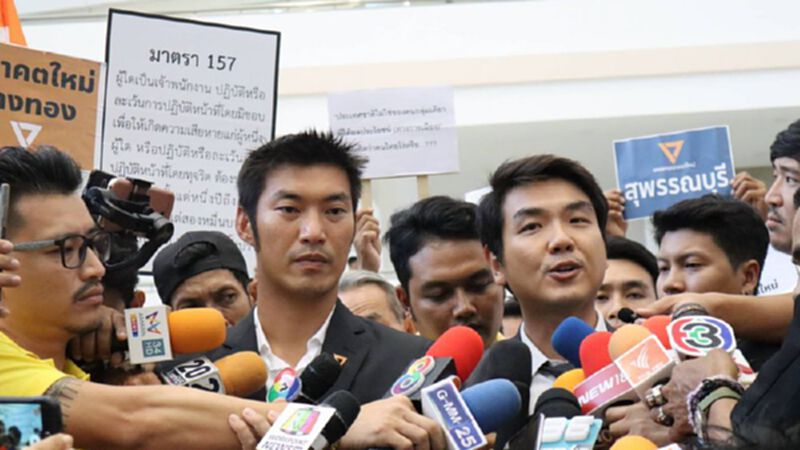 “ธนาธร”แจงกกต.4ชั่วโมงอ้างข้อมูลอ่อน-แจ้งข้อหาไม่ชอบ “ธนาธร”แจงกกต.4ชั่วโมงอ้างข้อมูลอ่อน-แจ้งข้อหาไม่ชอบ