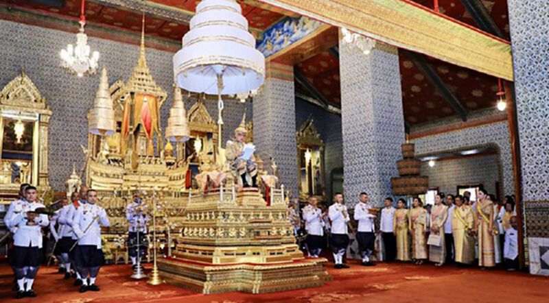 พระบาทสมเด็จพระเจ้าอยู่หัว เสด็จออกมหาสมาคมรับการถวายพระพรชัยมงคล พระบาทสมเด็จพระเจ้าอยู่หัว เสด็จออกมหาสมาคมรับการถวายพระพรชัยมงคล