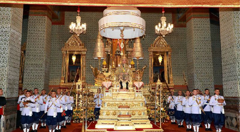 ประวัติศาสตร์ : พระมหากษัตริย์ เสด็จออกมหาสมาคม ประวัติศาสตร์ : พระมหากษัตริย์ เสด็จออกมหาสมาคม