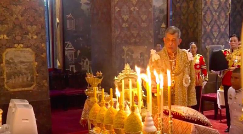 พระบาทสมเด็จพระเจ้าอยู่หัวเสด็จวัดบวรนิเวศฯถวายราชสักการะพระบรมราชสรีรางคาร ร.๖ และ ร.๙ พระบาทสมเด็จพระเจ้าอยู่หัวเสด็จวัดบวรนิเวศฯถวายราชสักการะพระบรมราชสรีรางคาร ร.๖ และ ร.๙