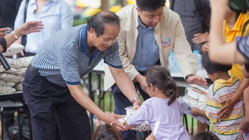 6หน่วยงานลงพื้นที่ริมทางรถไฟยมราช ลุยดึงเด็กกลุ่มเสี่ยงคืนสู่ห้องเรียน 6หน่วยงานลงพื้นที่ริมทางรถไฟยมราช ลุยดึงเด็กกลุ่มเสี่ยงคืนสู่ห้องเรียน