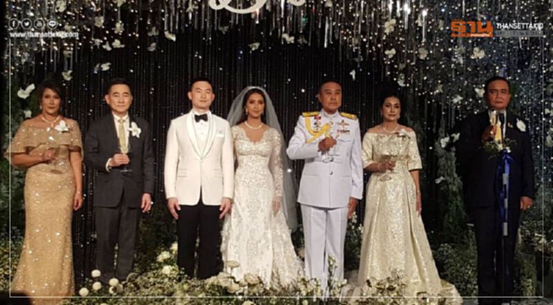 “นายกฯ”เป็นประธานงานเลี้ยงฉลองสมรสพระราชทานบุตรสาว“บิ๊กโด่ง” “นายกฯ”เป็นประธานงานเลี้ยงฉลองสมรสพระราชทานบุตรสาว“บิ๊กโด่ง”