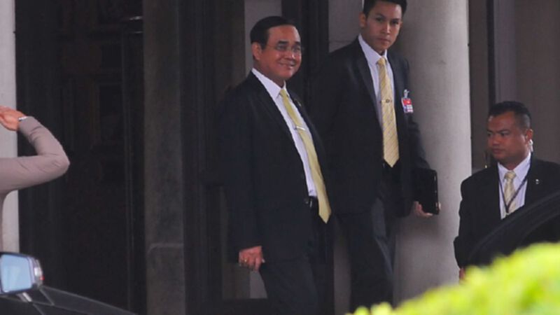 "เดี๋ยวก็ประกาศแล้ว" “บิ๊กตู่” ตอบสื่อ หลังถูกถามรายชื่อครม. "เดี๋ยวก็ประกาศแล้ว" “บิ๊กตู่” ตอบสื่อ หลังถูกถามรายชื่อครม.