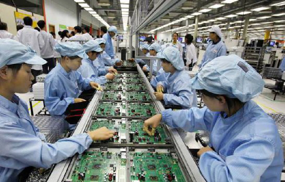   ขึ้นค่าแรง 400 บาท  เขย่าฐานผลิตไทย!!!