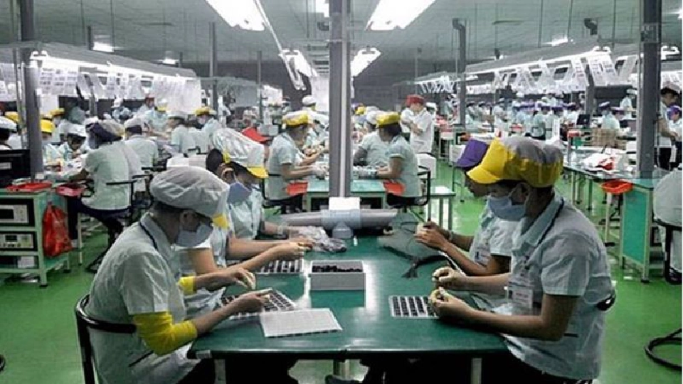   ขึ้นค่าแรง 400 บาท  เขย่าฐานผลิตไทย!!!