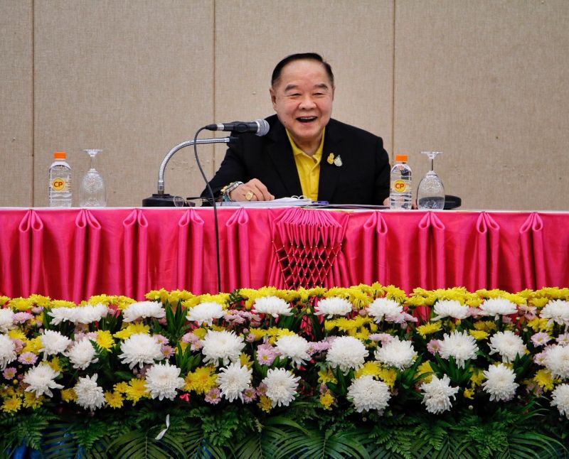 พปชร.ติวเข้ม“บิ๊กป้อม”รับมือฝ่ายค้านแนะใจเย็น-ยิ้มสู้อย่างเดียว