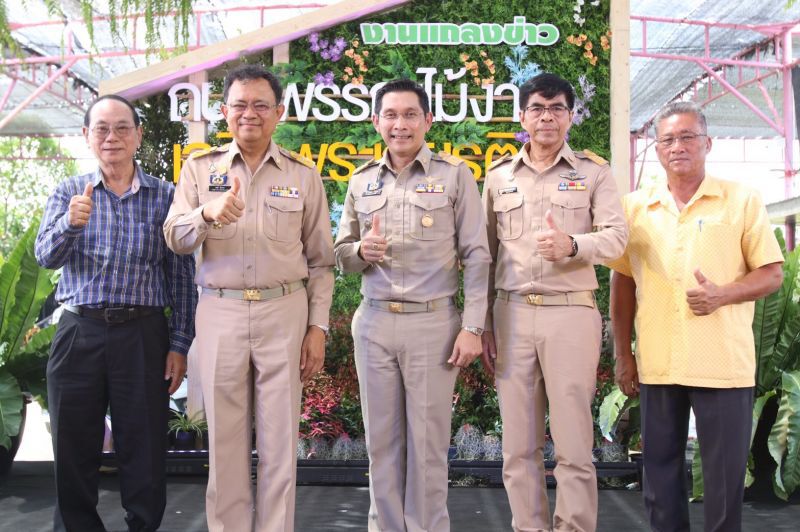 นนทบุรีเปิดงาน ถนนพรรณไม้งามเฉลิมพระเกียรติ