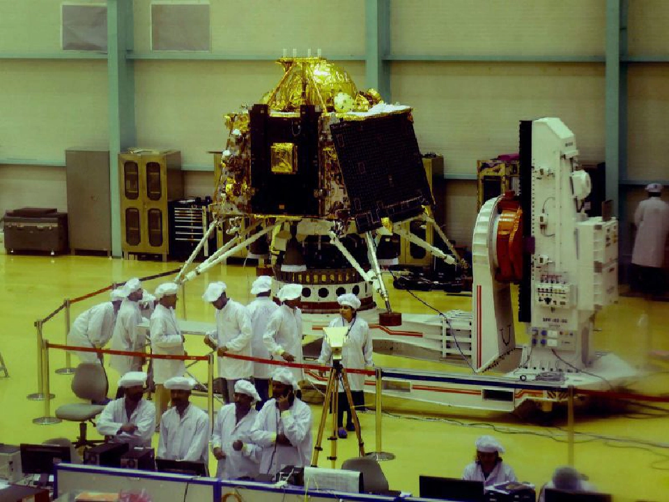 Rover หรือ ปราชญ์ยาน จะเป็นส่วนที่ลงแตะพื้นดวงจันทร์เพื่อการสำรวจภาคพื้นดิน