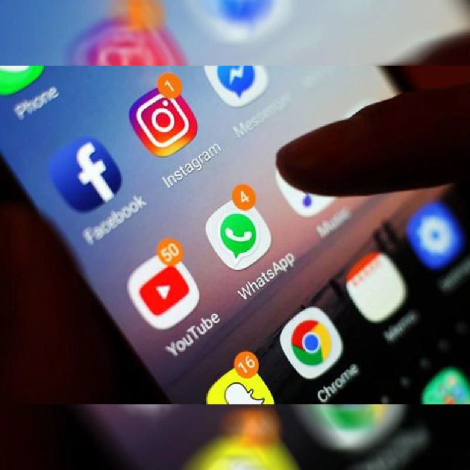 ผู้ใช้แอพพลิเคชั่นเฟซบุ๊กและแอพพลิเคชั่นอื่นๆในเครือ อาทิ อินสตาแกรม (Instagram) และวอทส์แอพ (WhatsApp) มีจำนวนมากกว่า 2,700 ล้านคน/เดือน