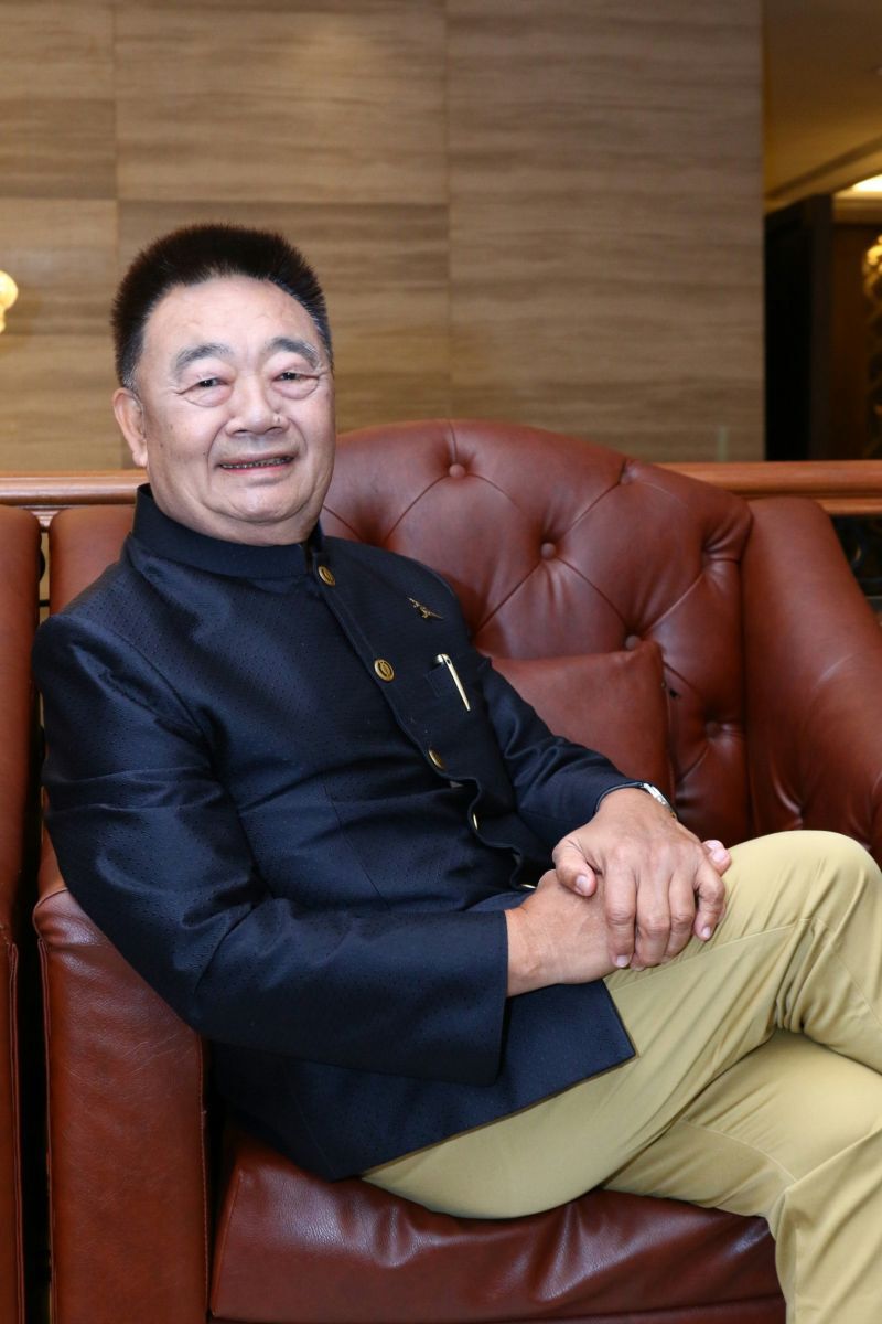 ชัยรัตน์ ไตรรัตนจรัสพร
