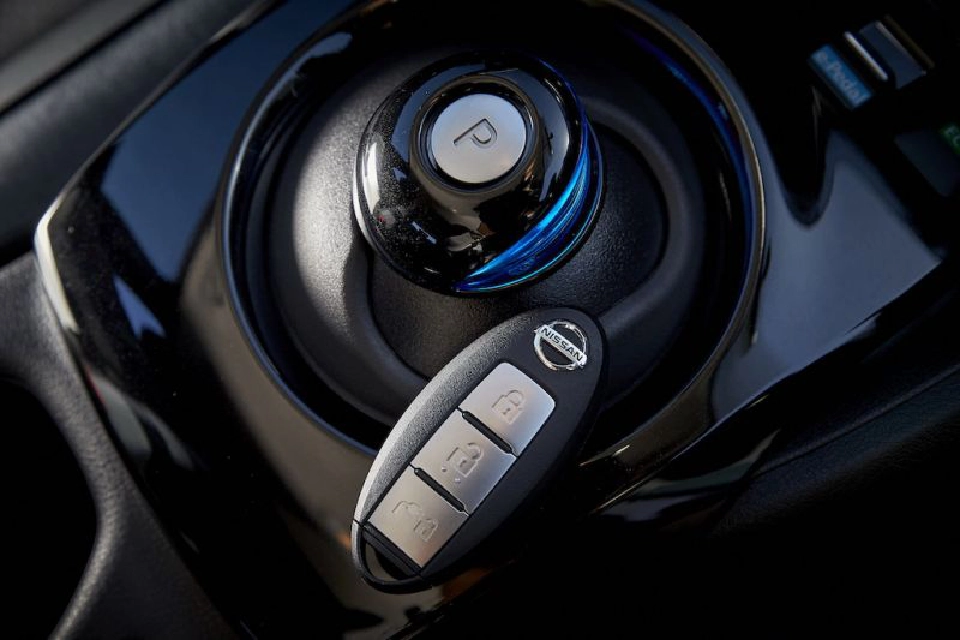 NISSAN LEAF ขับนุ่มนวล...แบตเตอรี่อึด