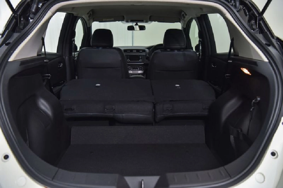 NISSAN LEAF ขับนุ่มนวล...แบตเตอรี่อึด