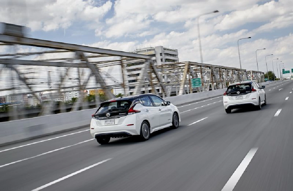 NISSAN LEAF ขับนุ่มนวล...แบตเตอรี่อึด