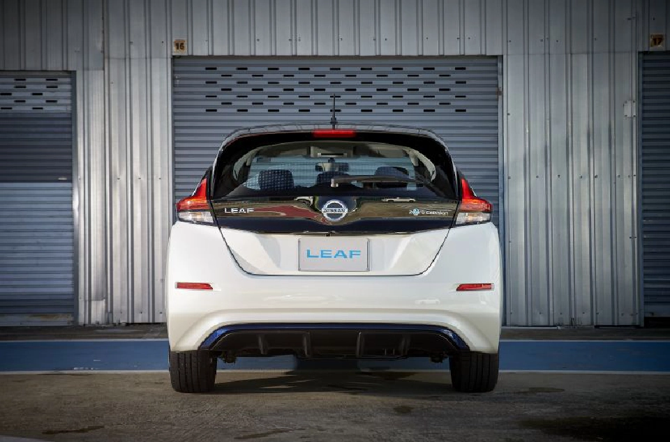 NISSAN LEAF ขับนุ่มนวล...แบตเตอรี่อึด