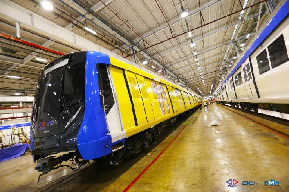 “MRT” จัดทำรถไฟฟ้าขบวนพิเศษ เฉลิมพระเกียรติในหลวง