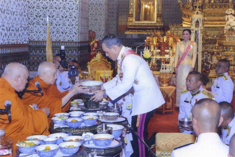 'ในหลวง' เสด็จในการพระราชพิธี เฉลิมพระชนมพรรษา