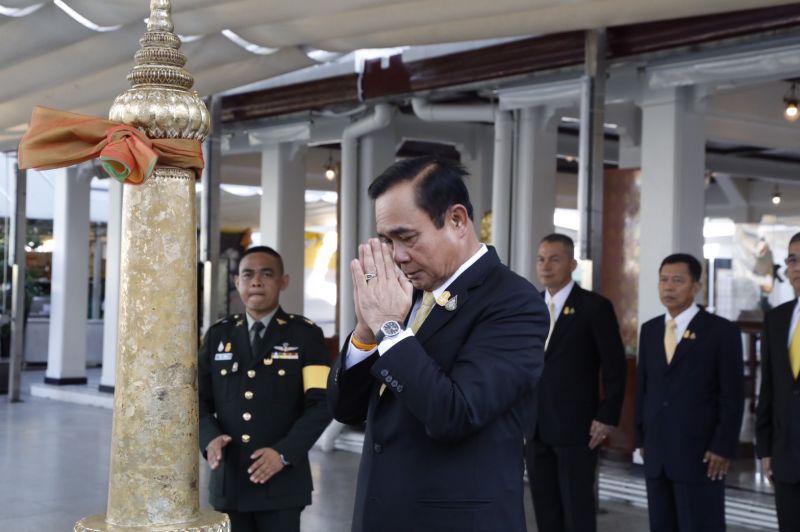 “บิ๊กตู่”เข้ากลาโหม  ผบ.เหล่าทัพตบเท้าต้อนรับ