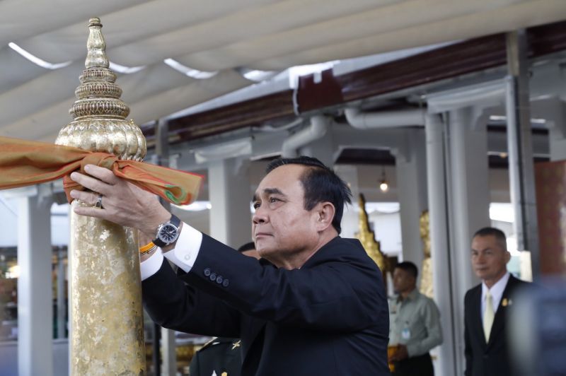 “บิ๊กตู่”เข้ากลาโหม  ผบ.เหล่าทัพตบเท้าต้อนรับ