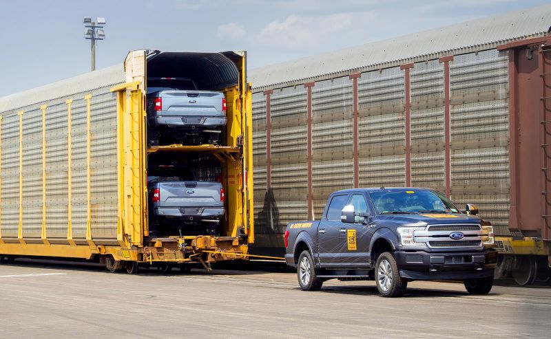 ฟอร์ดเผยต้นแบบรถปิกอัพไฟฟ้า  จอมพลัง F-150 