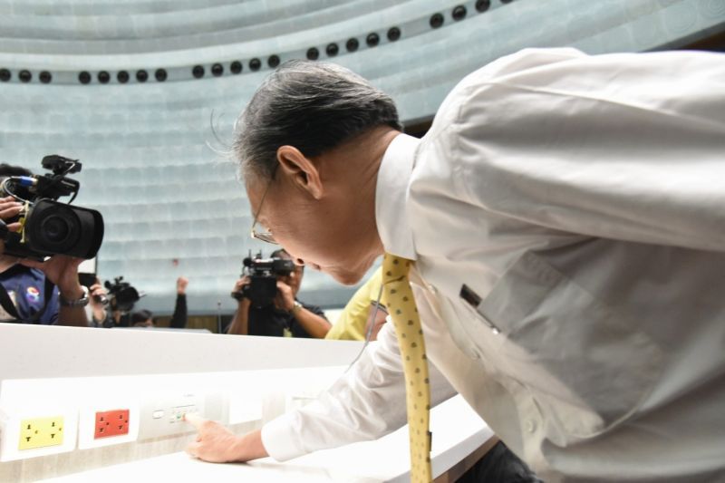 "ชวน"ตรวจห้องประชุมรัฐสภาใหม่ยังห่วงระบบลงคะแนน