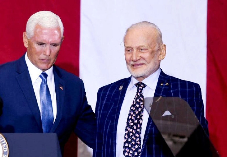 บัซซ์ อัลดริน ชายผู้ผูกนาฬิกาคราวละ 3 เรือน บุรุษก้าวที่ 2 บนพื้นผิวดวงจันทร์ 