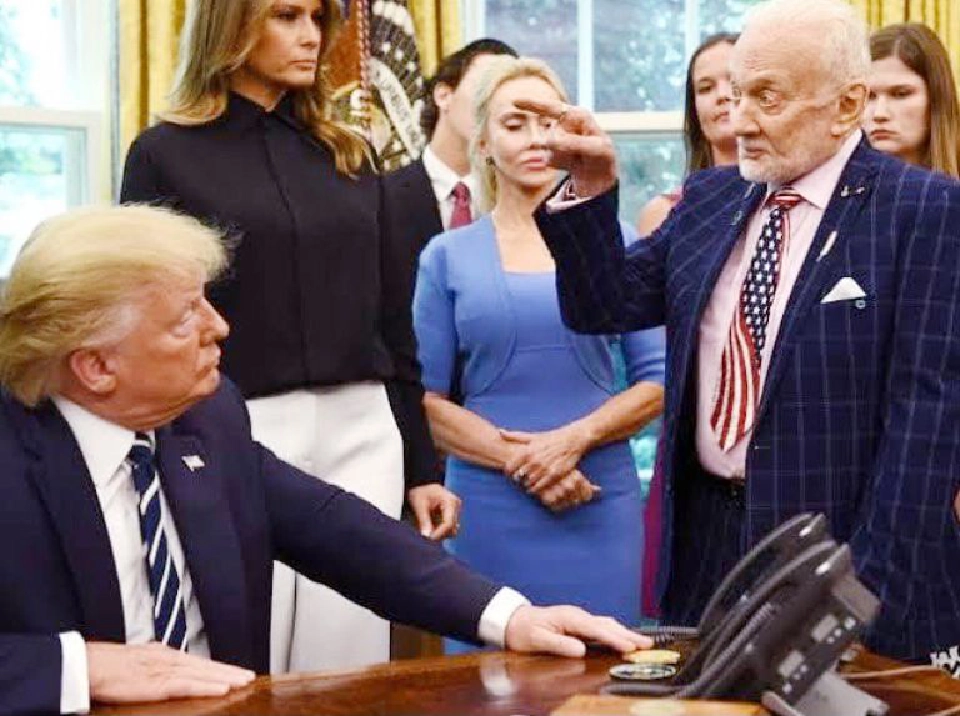 บัซซ์ อัลดริน ชายผู้ผูกนาฬิกาคราวละ 3 เรือน บุรุษก้าวที่ 2 บนพื้นผิวดวงจันทร์ 