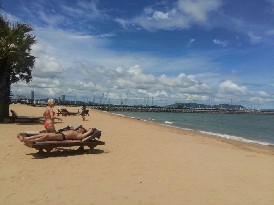 หลงใหลอาทิตย์อัสดง ราวินทรา บีช รีสอร์ท พัทยา