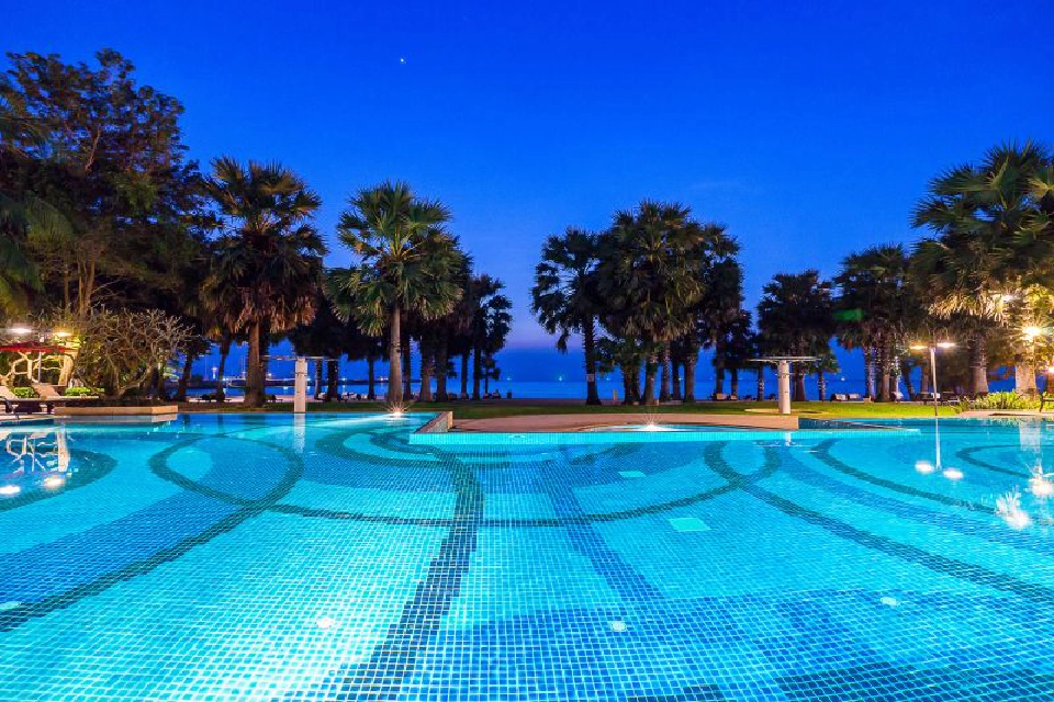 หลงใหลอาทิตย์อัสดง ราวินทรา บีช รีสอร์ท พัทยา