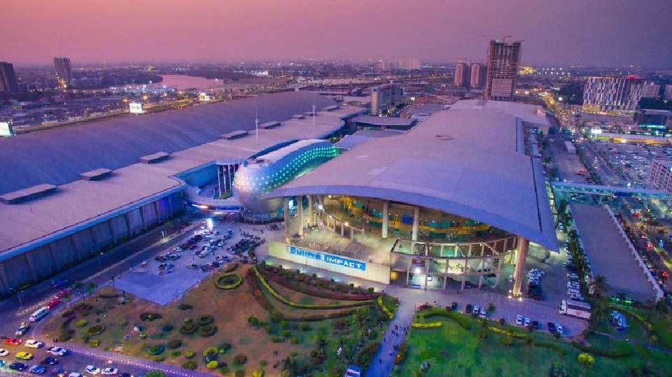 บีแลนด์ทุ่ม 6 พันล้าน  รับรถไฟฟ้า