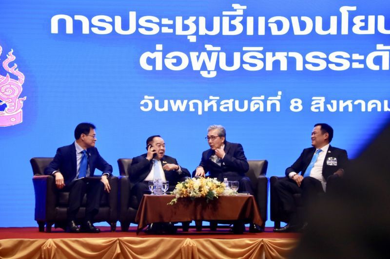 คำต่อคำ “สมคิด” ขอแรง 5 กระทรวง ลุยเคลื่อนเศรษฐกิจ ย้ำนี่ไม่ใช่เรื่องตลก