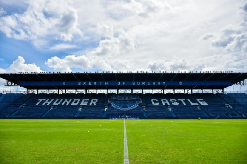 ปราสาทหิน เมืองกีฬารู้จักนกกระเรียนพันธุ์ไทยในบุรีรัมย์