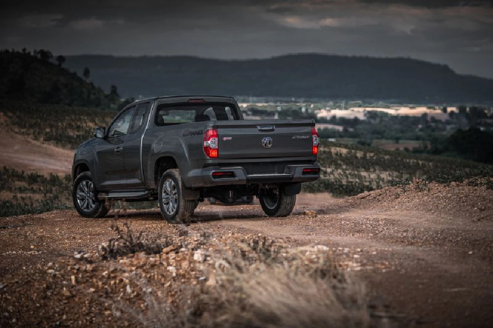 สัมผัสปิกอัพMG...น้องใหม่หัวใจ2.0ลิตรเทอร์โบ