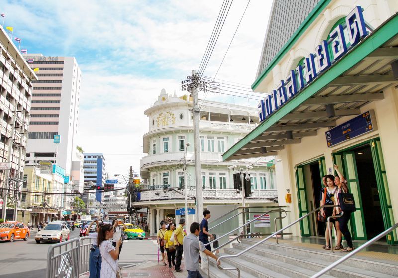 อลังการสายสีน้ำเงิน  ช็อป ...ชิล ร้านอาหารยันคอนโด  
